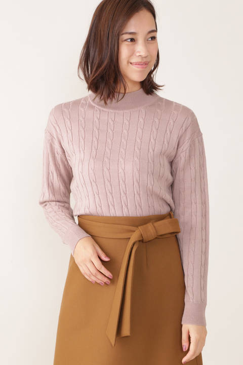 ケーブル柄ニット