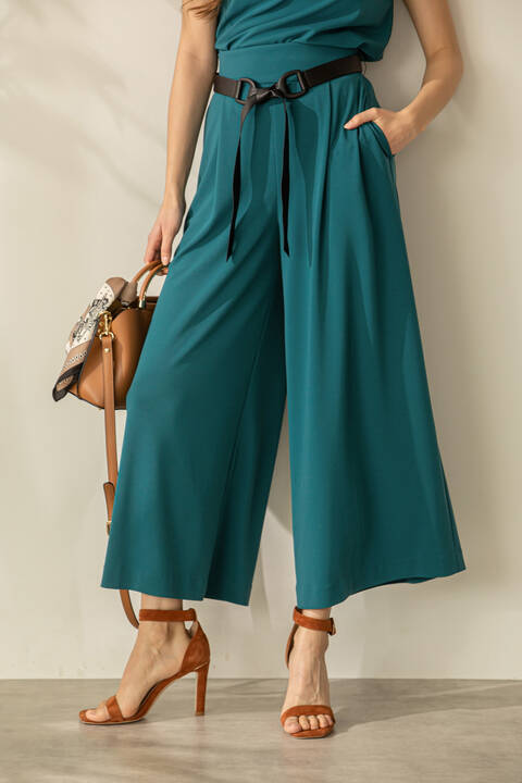 フェイクレザーベルト付きフレアセットアップパンツ