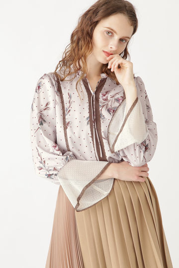  ティリーフラワーベルスリーブブラウス 