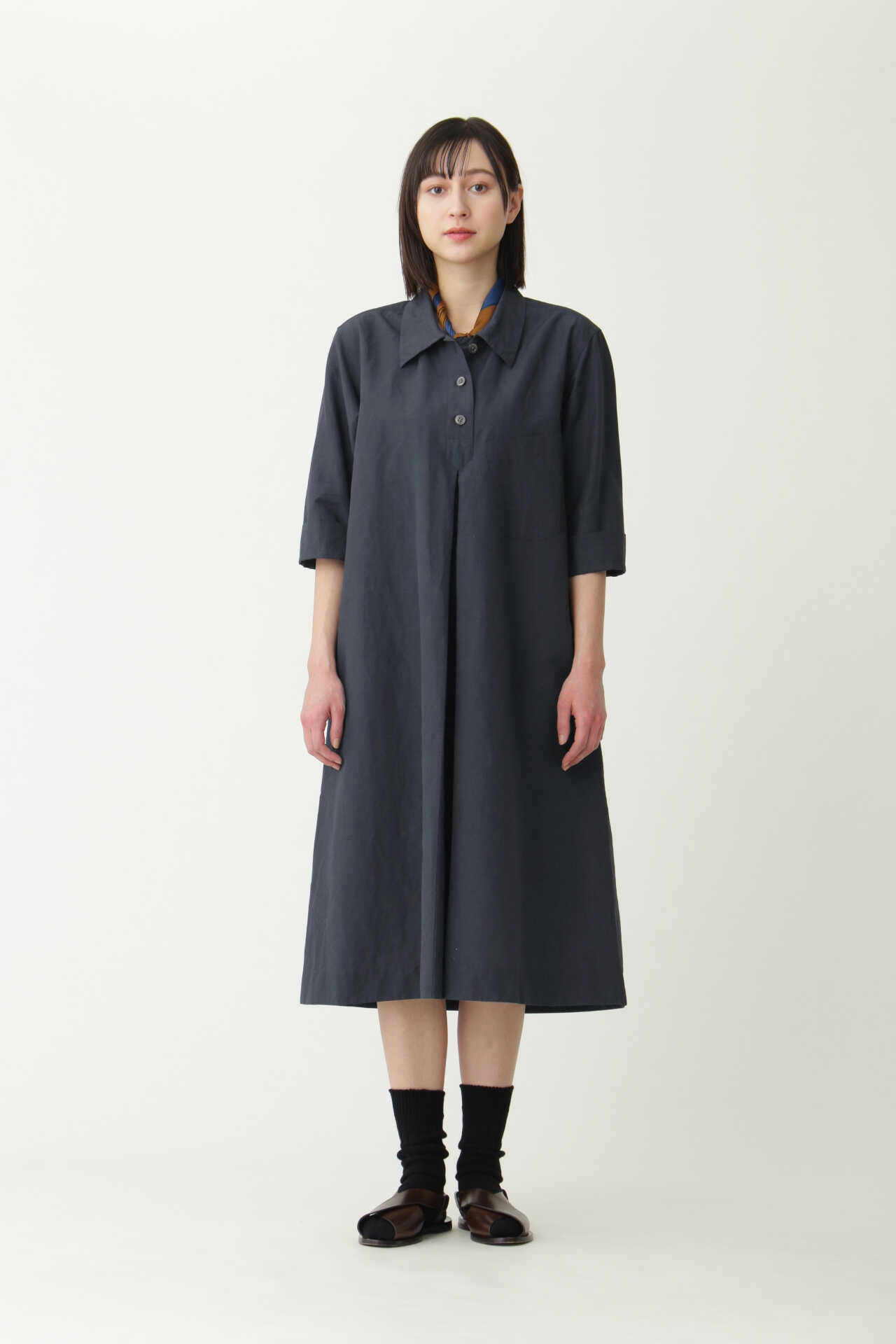 FINE PLAINWEAVE COTTON LINEN9