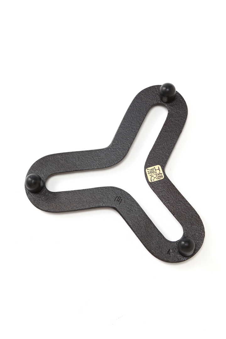TRIANGLE CAST IRON POT STAND2