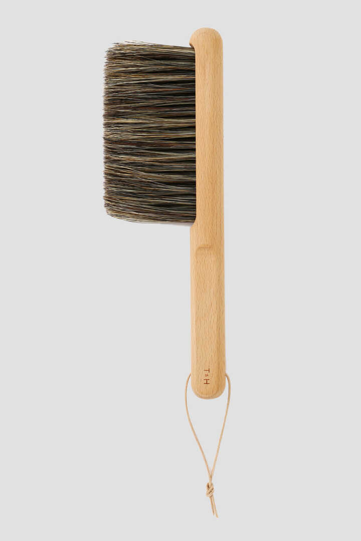 TURNER & HARPER BRUSH WITH STRING1