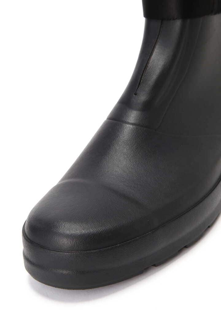 RUBBER RAINBOOTS