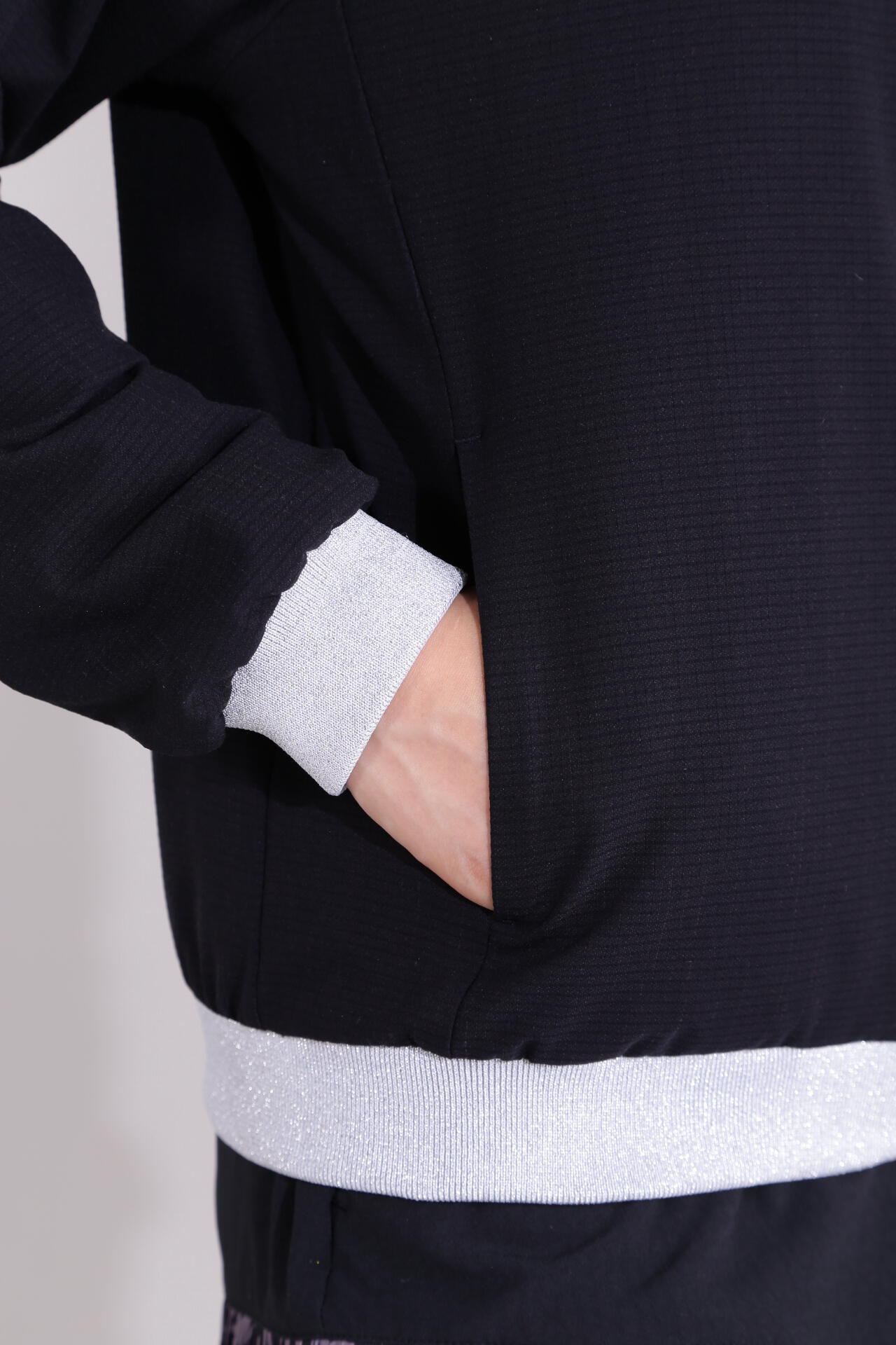 【直営店舗限定】後中心ボックスプリーツ フルジップ フーディー (WOMENS)
