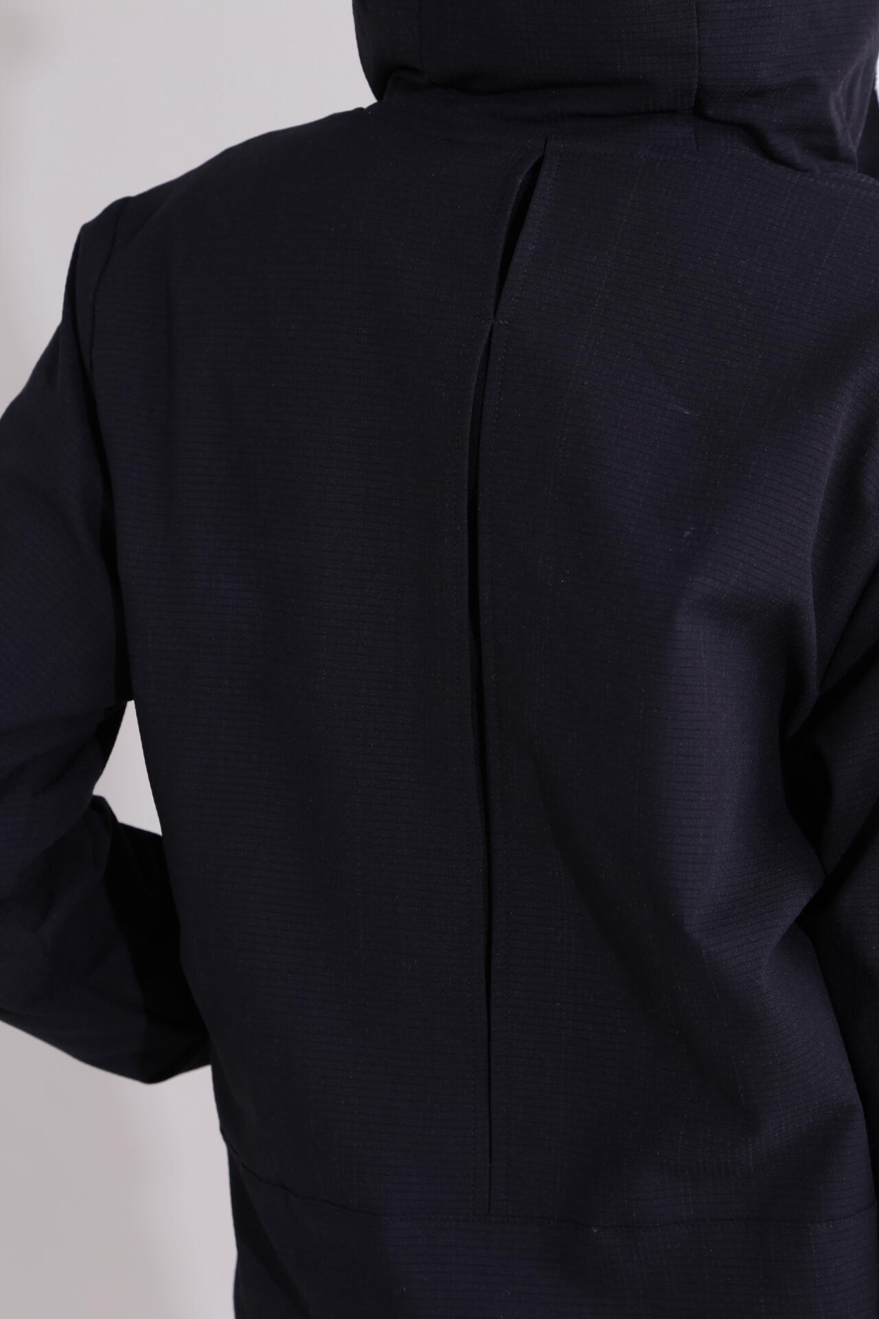 【直営店舗限定】後中心ボックスプリーツ フルジップ フーディー (WOMENS)