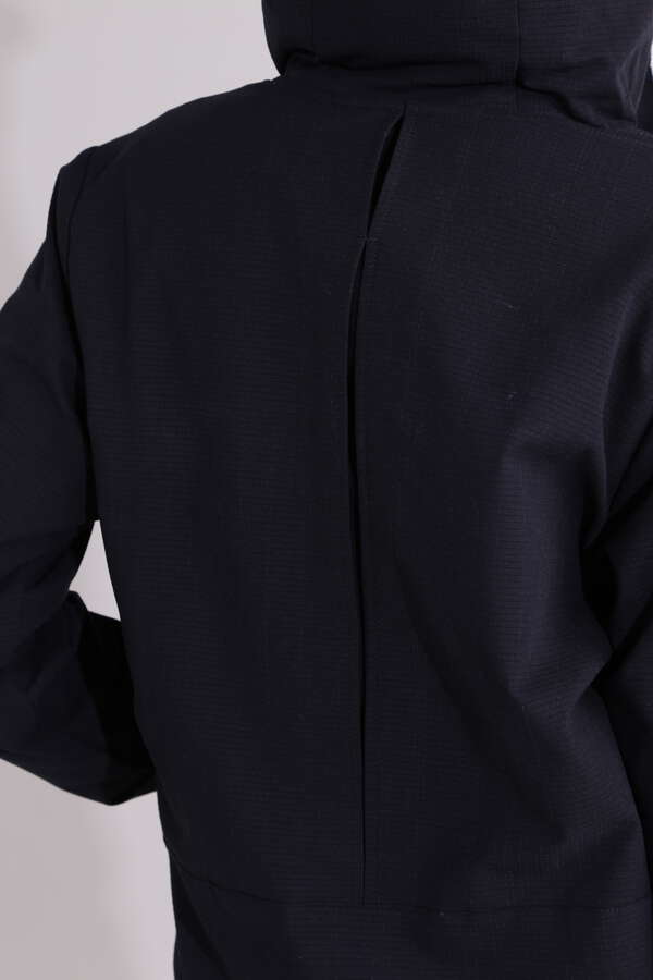 【直営店舗限定】後中心ボックスプリーツ フルジップ フーディー (WOMENS)