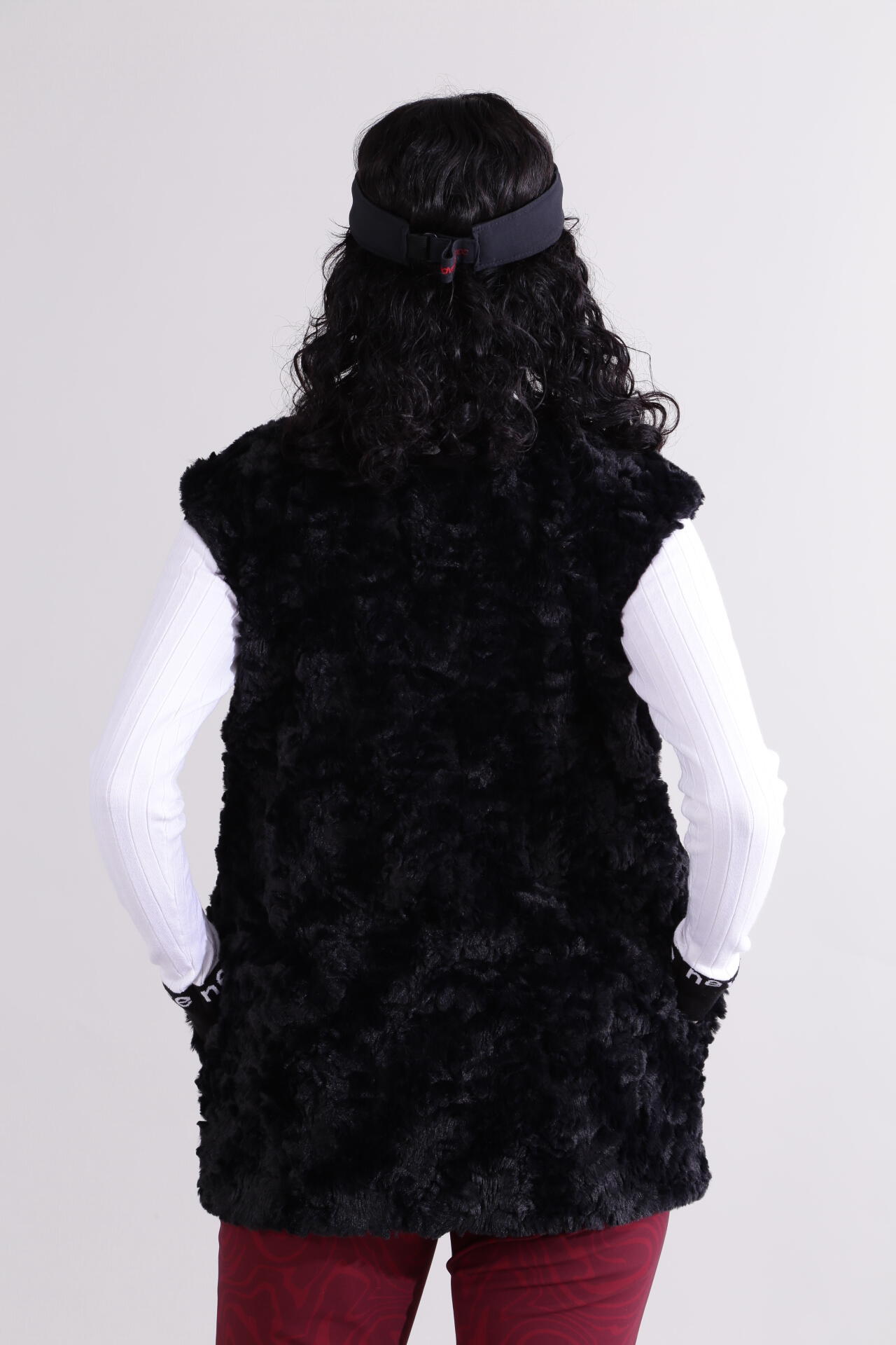 【直営店舗限定】防風ストレッチ総裏 フルジップ ファーベスト (WOMENS)