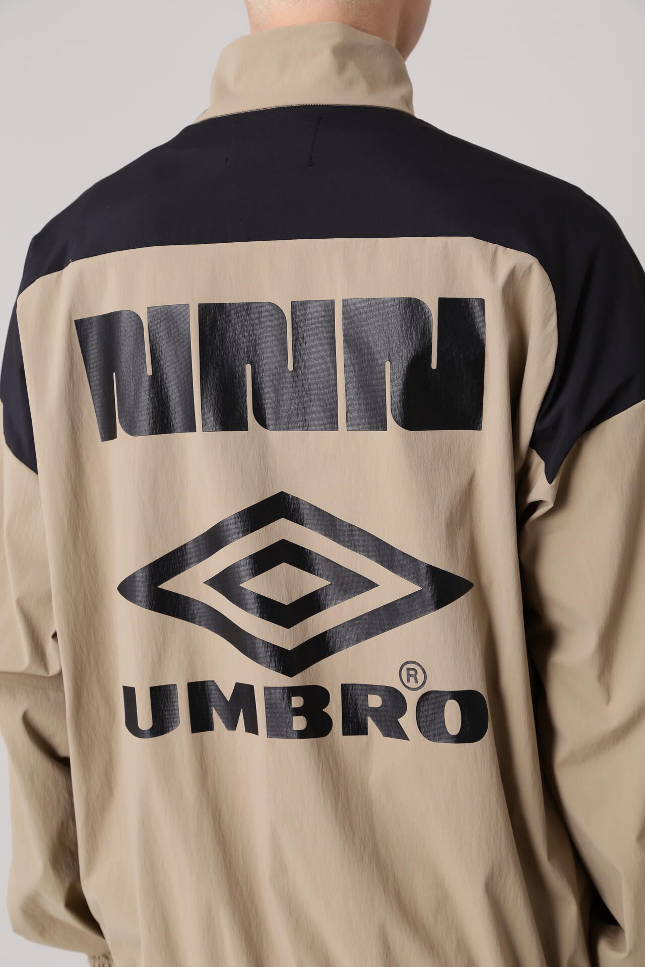 NBB WEEKEND】UMBRO コラボハーフジップ ピステジャケット (UNISEX)