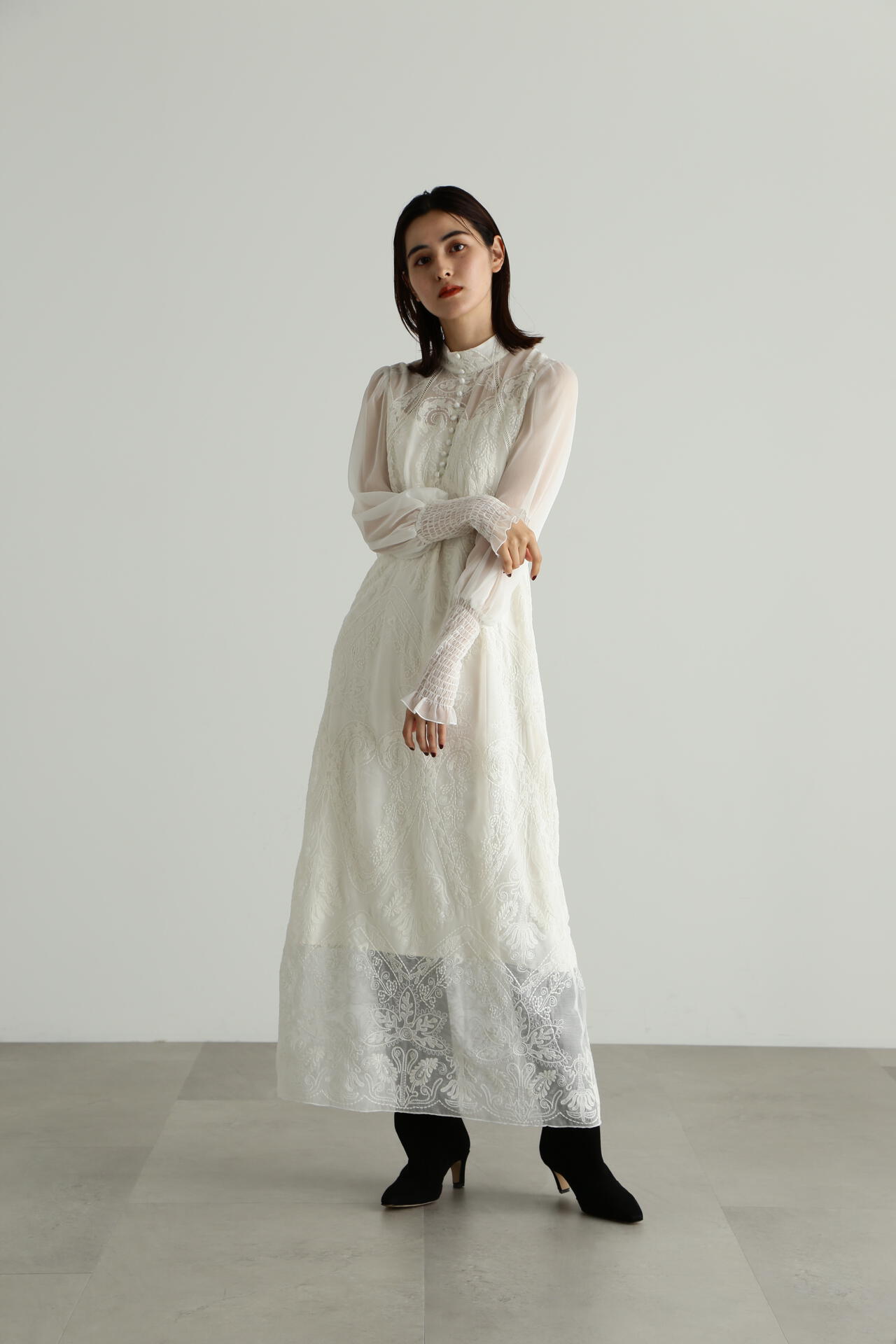 今年の冬物ですJILLSTUART シフォンエンブロイダリードレス