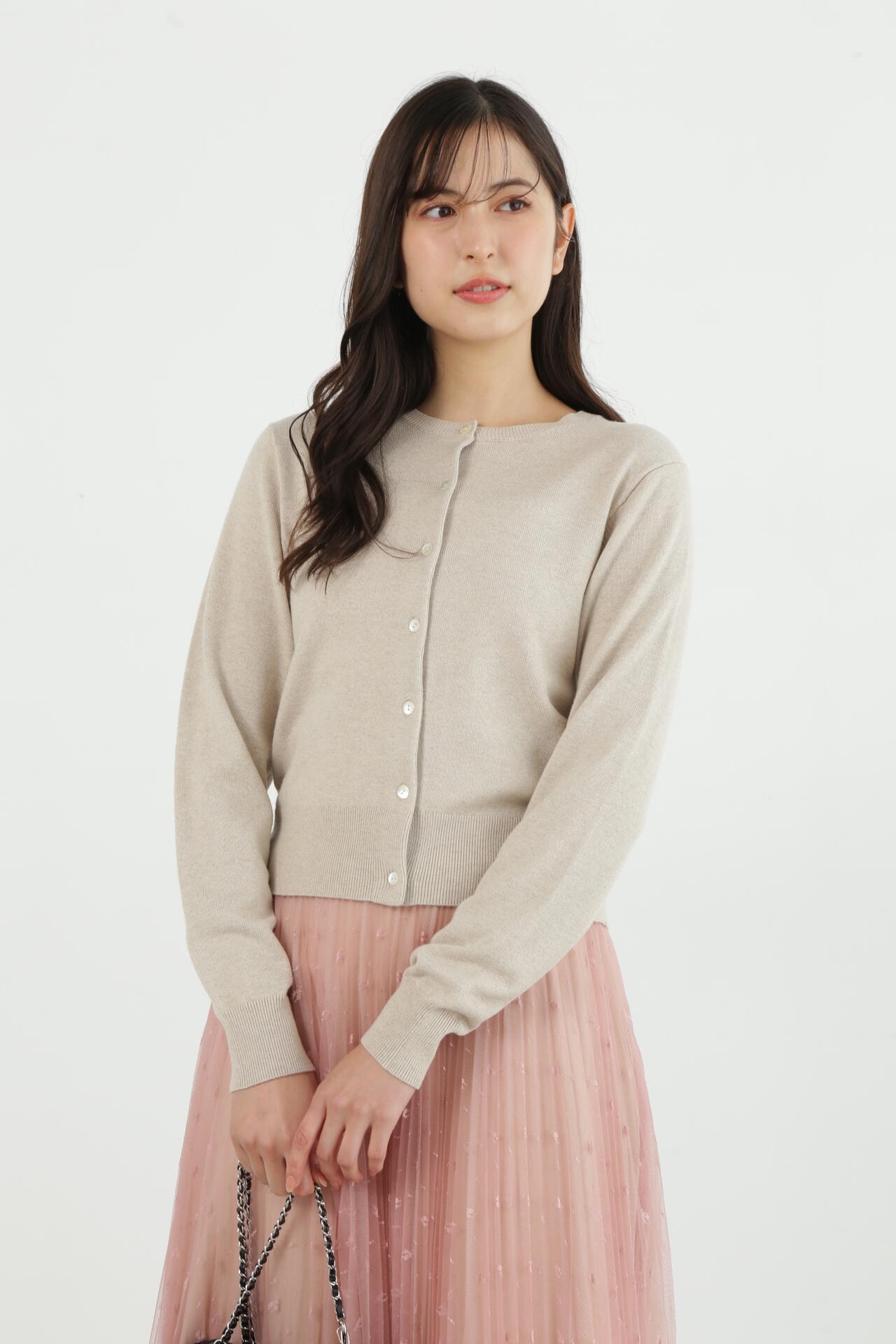 ロゴクルーネックニットカーディガン | JILL STUART | JILL STUART （ジル スチュアート） Official Homepage