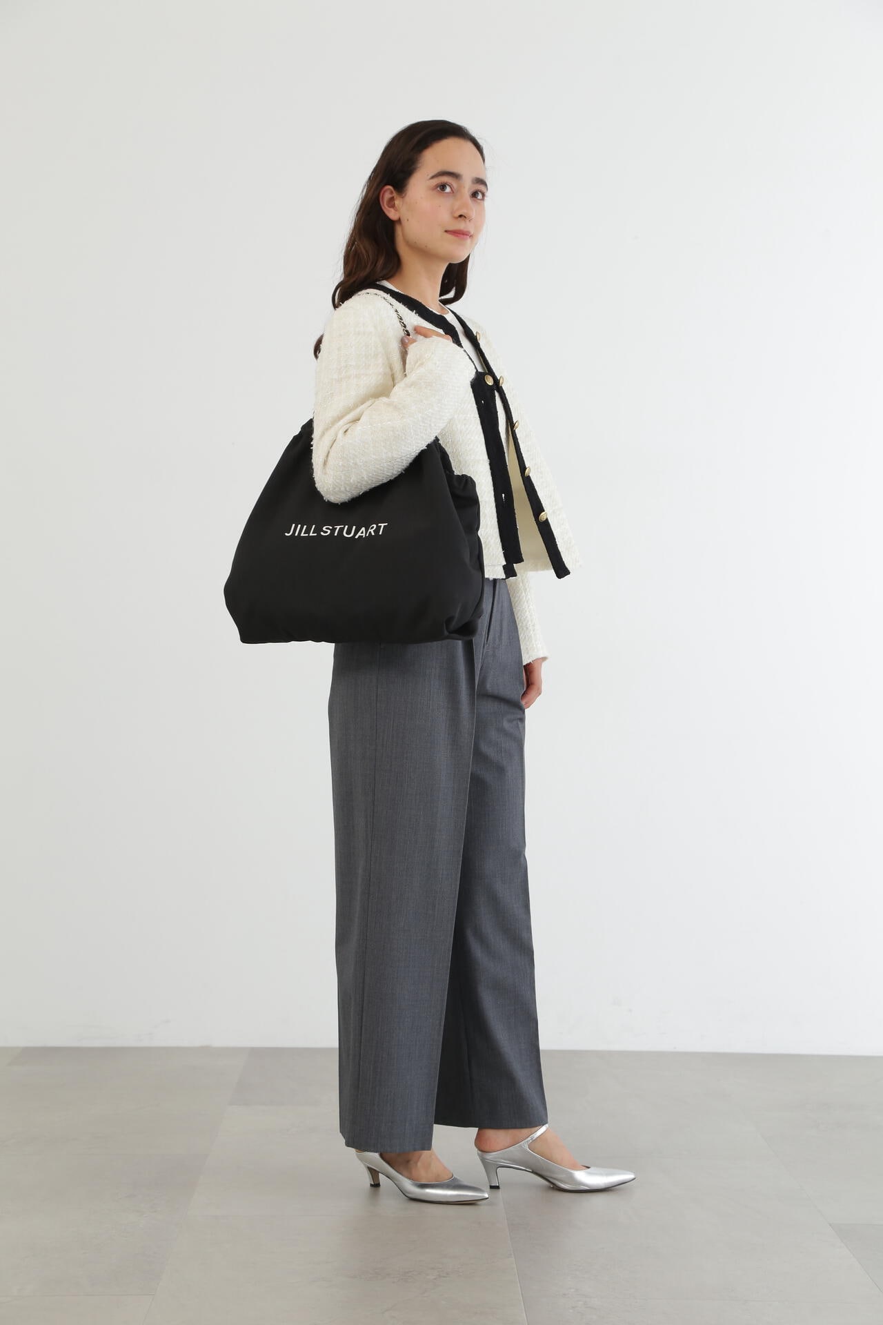 WEB限定】チェーンロゴトートバッグ | JILL STUART | JILL STUART （ジル スチュアート） Official Homepage