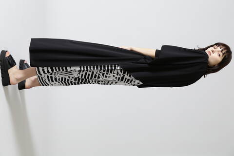 モノトーンジオメトリックプリントワンピース Adore Adore アドーア 公式オンラインショップ