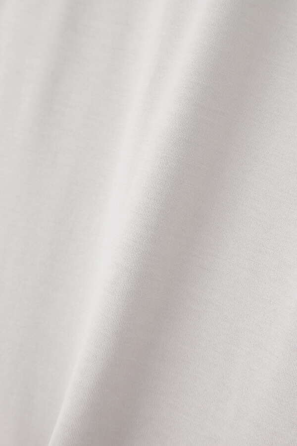 WOMEN’S Q82 ROLL NECK