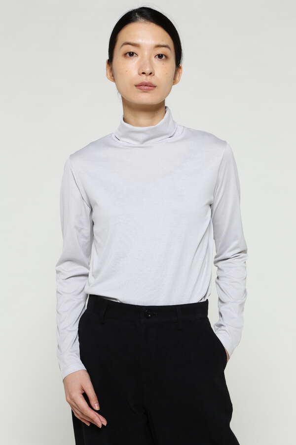 WOMEN’S Q82 ROLL NECK