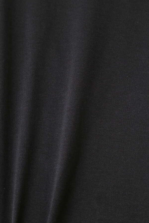 WOMEN’S Q82 BOAT NECK