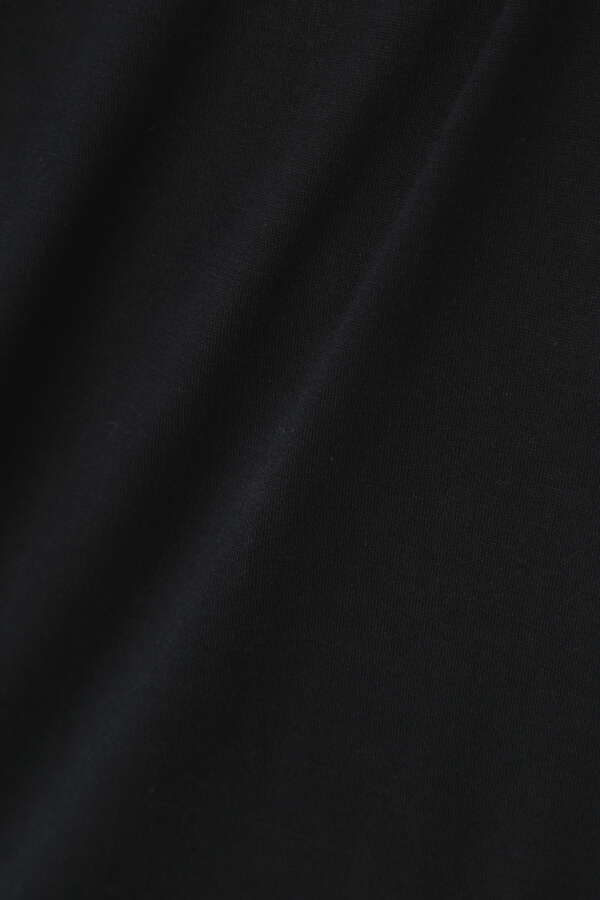 WOMEN’S Q82 ROLL NECK