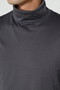 MEN’S Q82 ROLL NECK