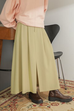 フロントスリットタックスカート