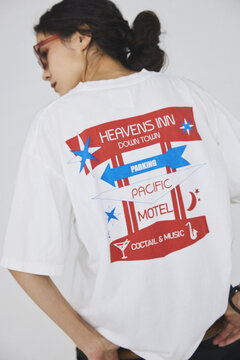 モーテルイングラフィックTシャツ