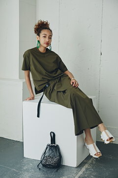 <WEB限定>トップス＆ラップ風スカート バッグ＆ポーチ付き 4点セット