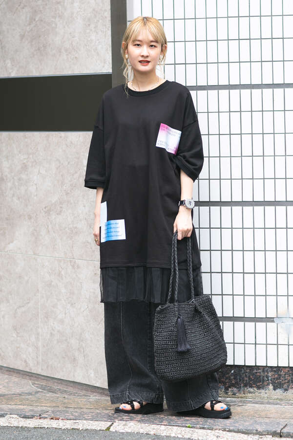 【OKIRAKU×ROSE BUD】グラフィックプリントレイヤードハーフスリーブスウェットドレス (ブラック・グレー) | 【公式通販】レディースファッションのROSE BUD ONLINE