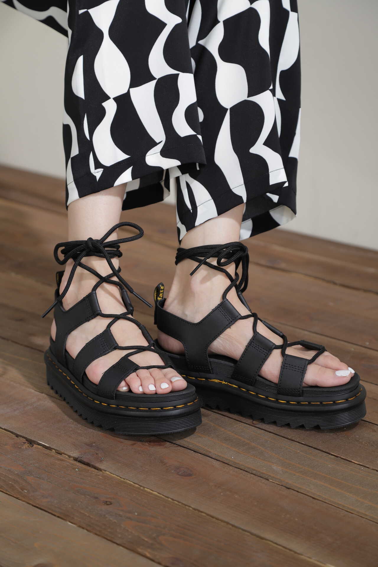 美品！Dr.Martens NARTILLA サンダル-