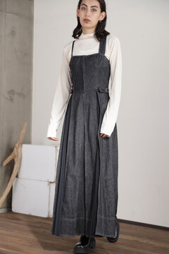 フロントホックプリーツワンピース