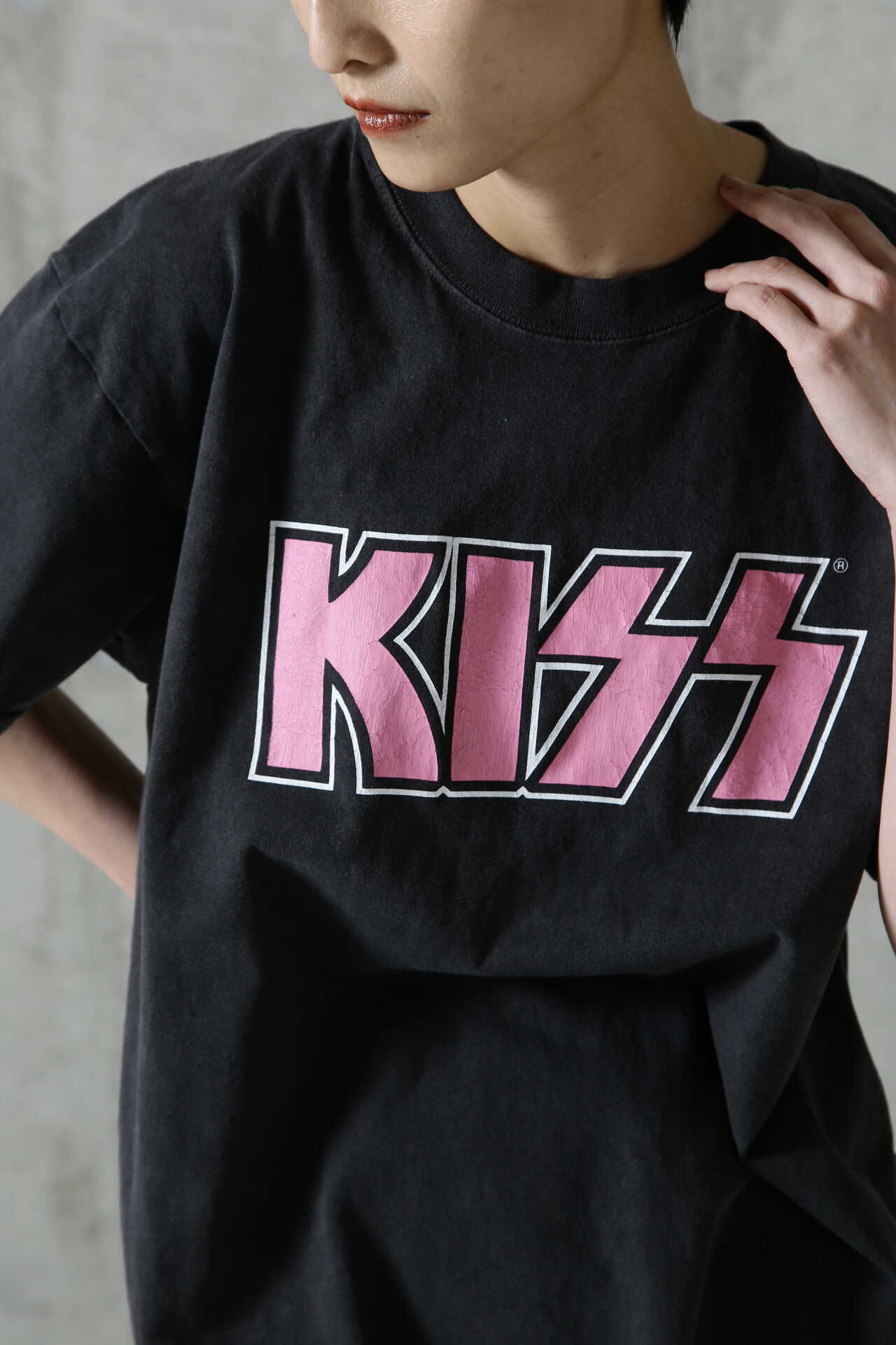 KISSロゴプリントTシャツ