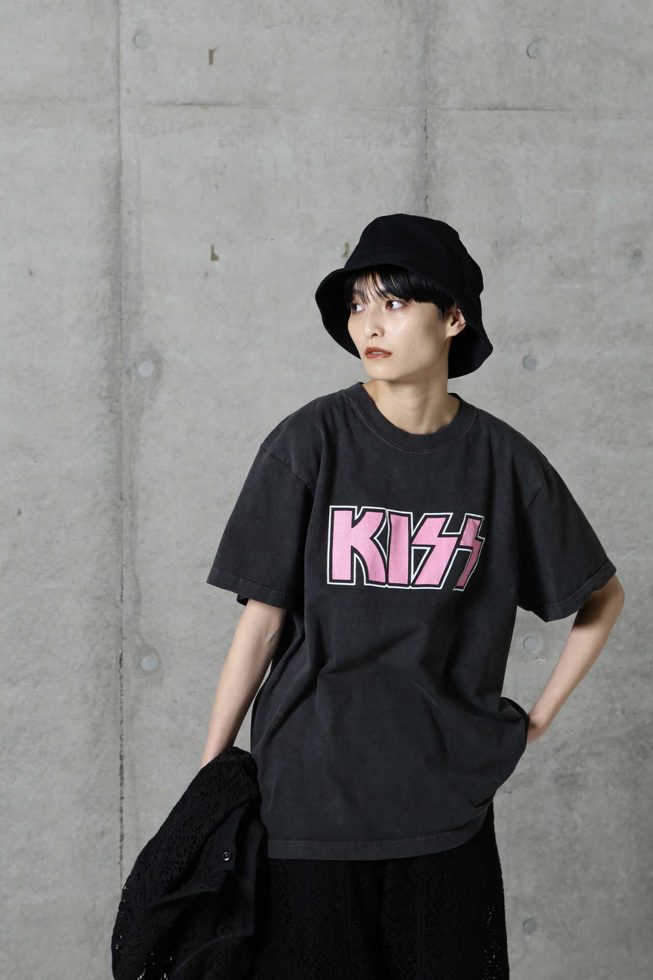 KISSロゴプリントTシャツ