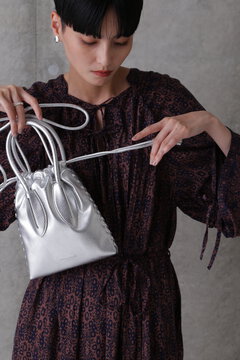 <シルバーROSE BUD限定カラー>巾着ショルダーバッグ