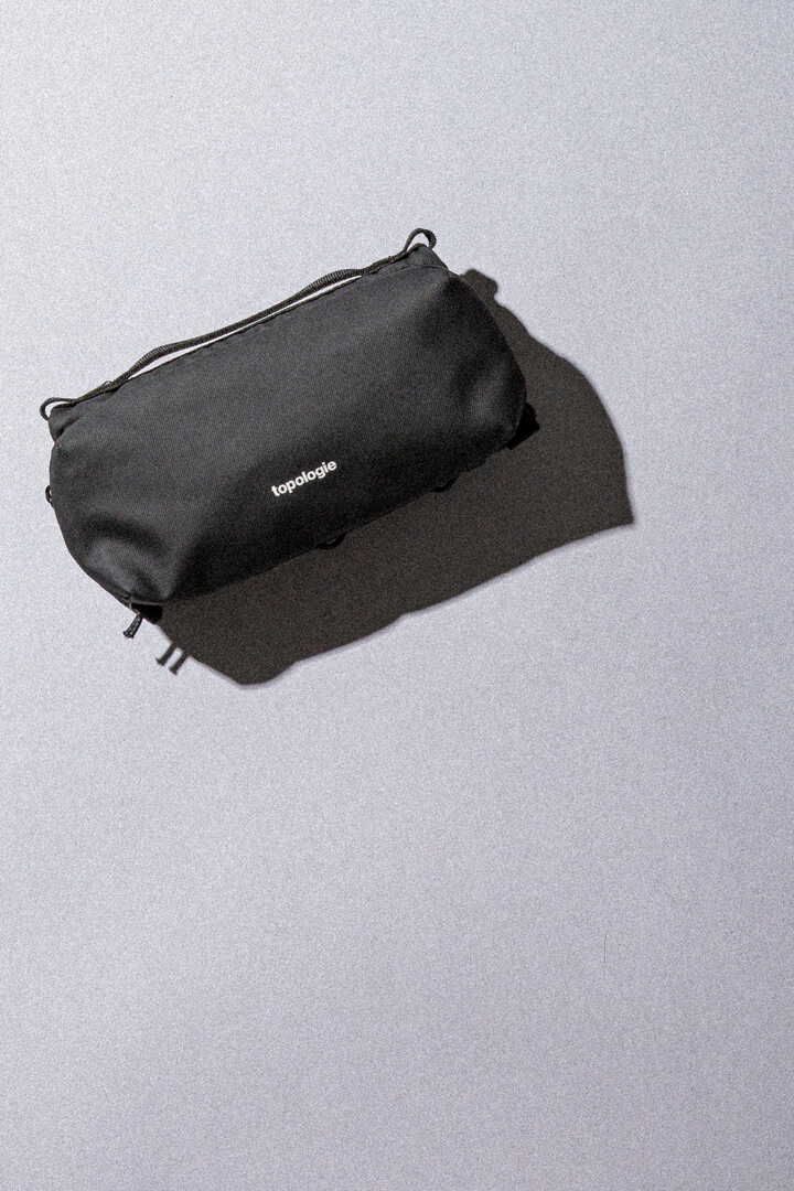 激安な topologie ボトルサコッシュ dry black ショルダーバッグ