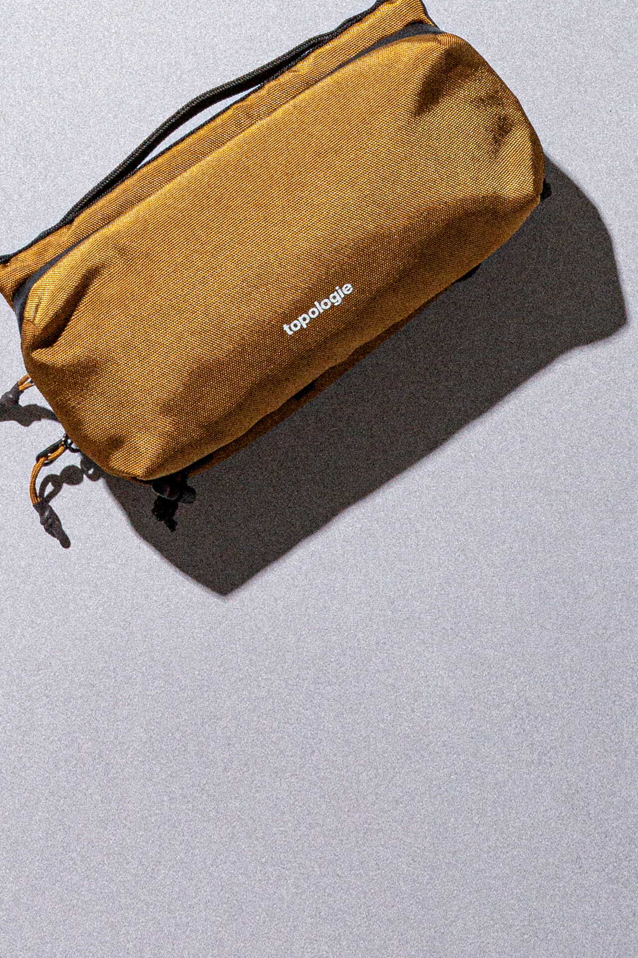 Topologie】<WEB限定>ボトルサコッシュショルダーバッグ (ブラック 
