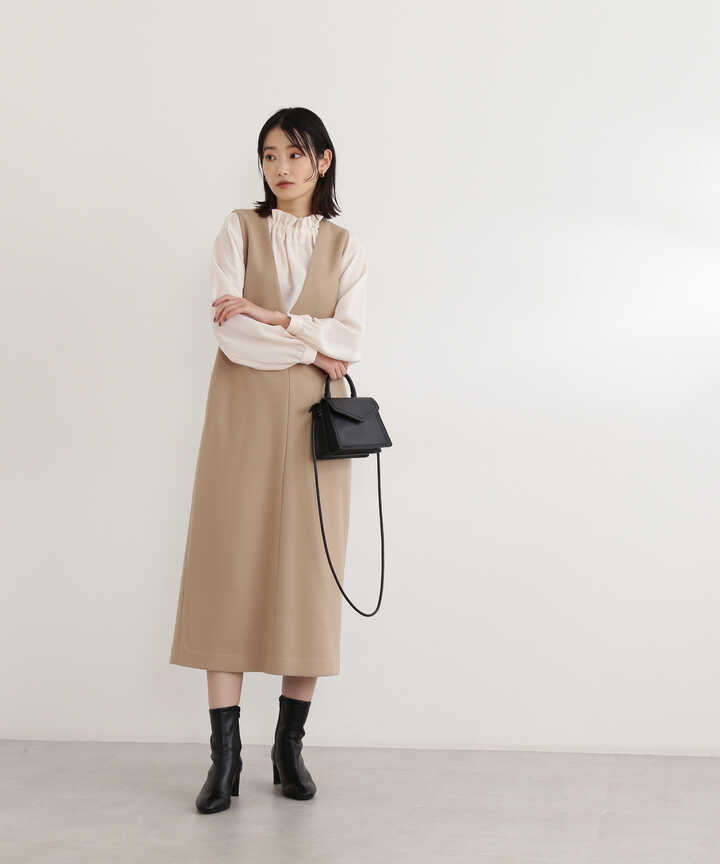 ベージュ