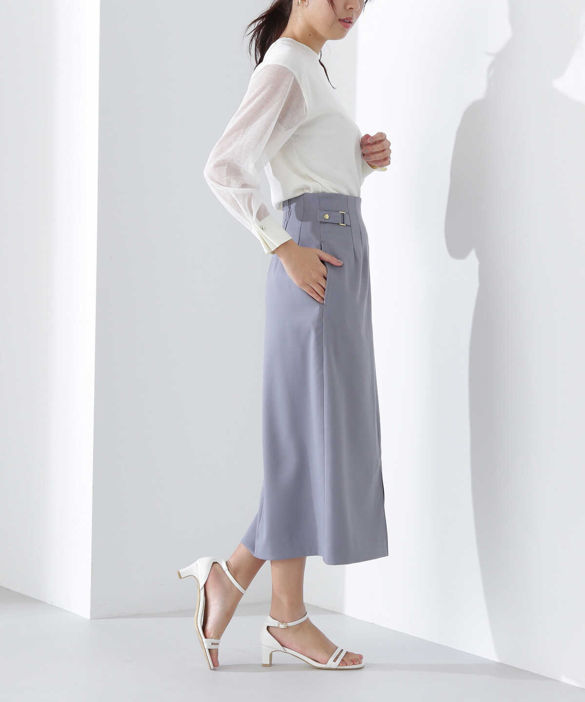 バックルディテールストレートスカート
