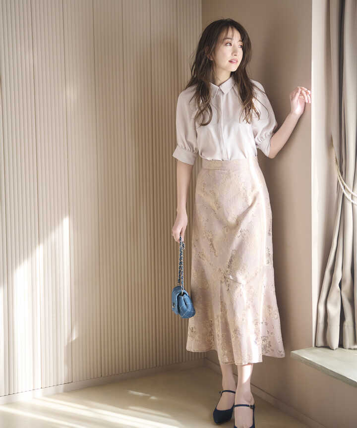 ベージュ