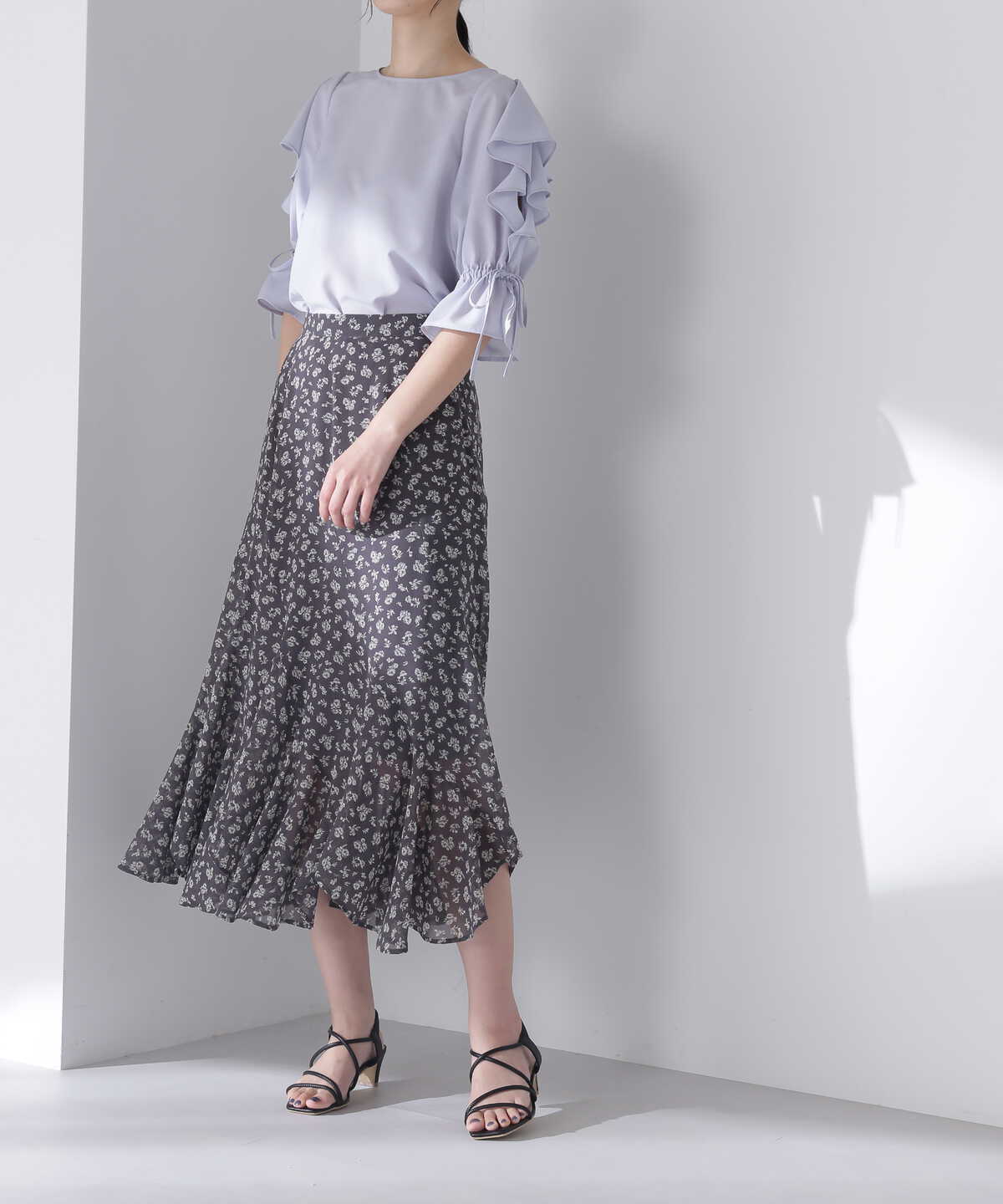 エスカルゴ花柄シフォンスカート