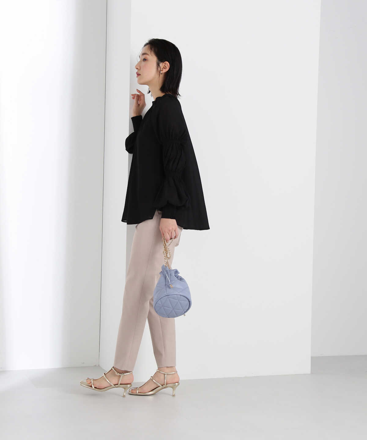 スリムテーパードストレッチパンツ