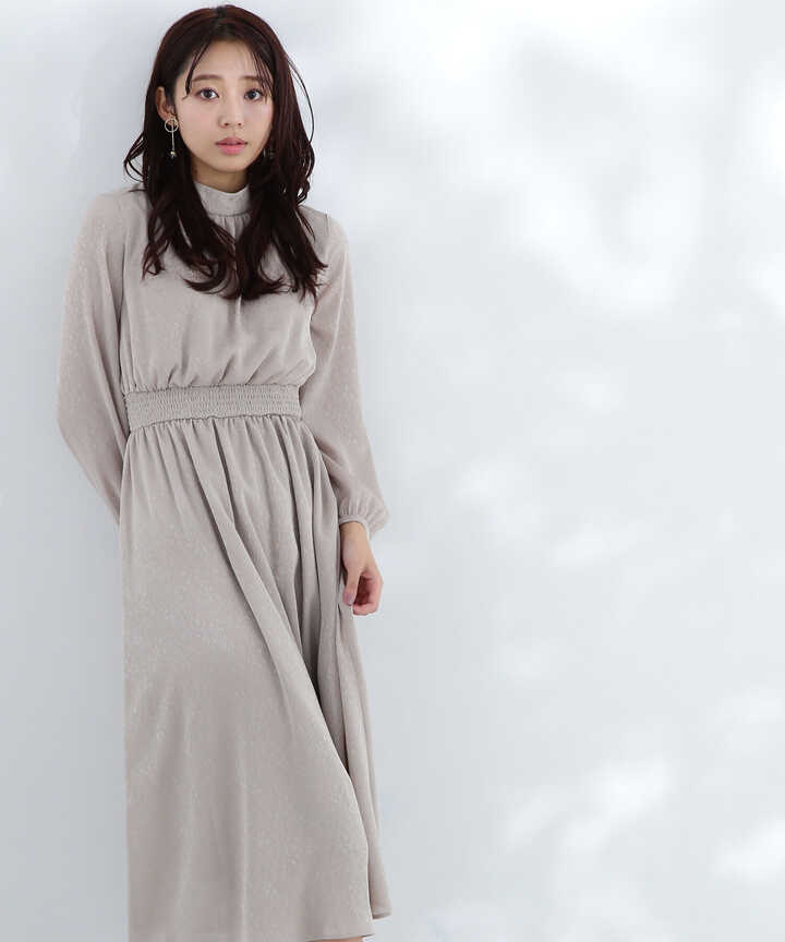 ベージュ