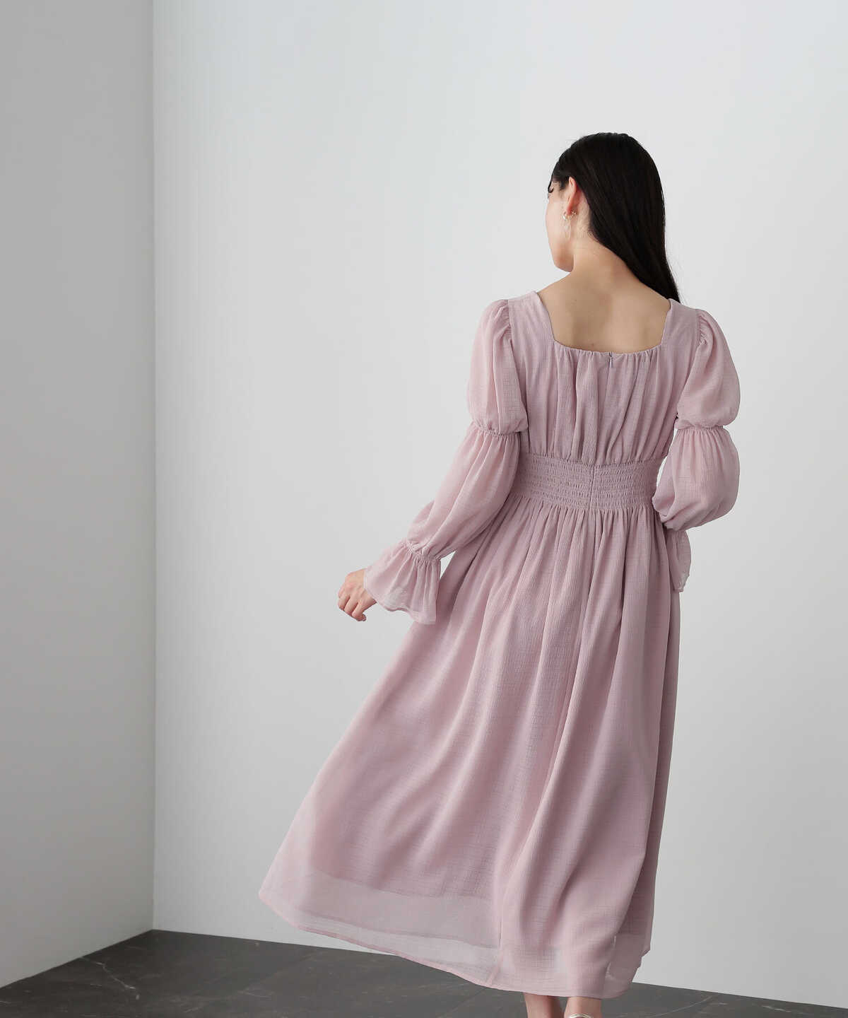 【京都ポルタ店・bdONLINE限定色：ピンク】スクエアネックシャーリングワンピース