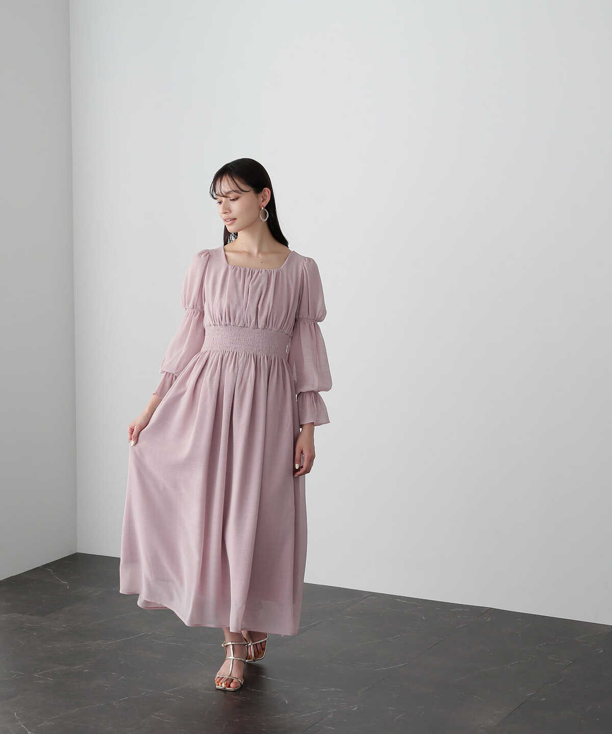 【京都ポルタ店・bdONLINE限定色：ピンク】スクエアネックシャーリングワンピース