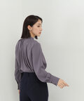 タックスタンドネックブラウス