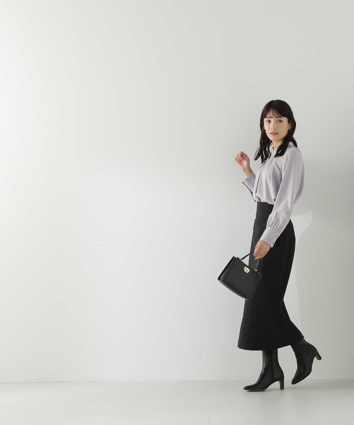 タックスタンドネックブラウス