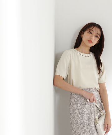 【パウダーイエローLUMINE・LUCUA・bdONLINE限定】パールトリミングネックブラウス