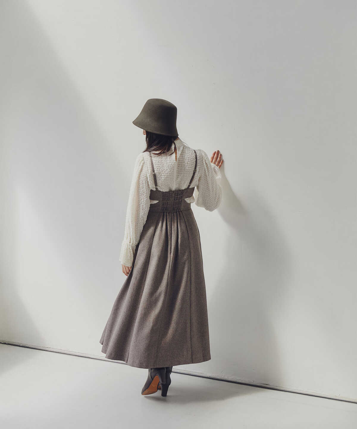 フェザーシフォンボウブラウス