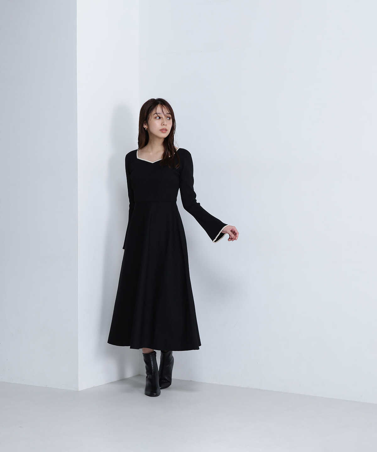 ❤️24冬新作 柔らかかっ 新品♡ SelfPortrait 黒ニットワンピース♡ C71 