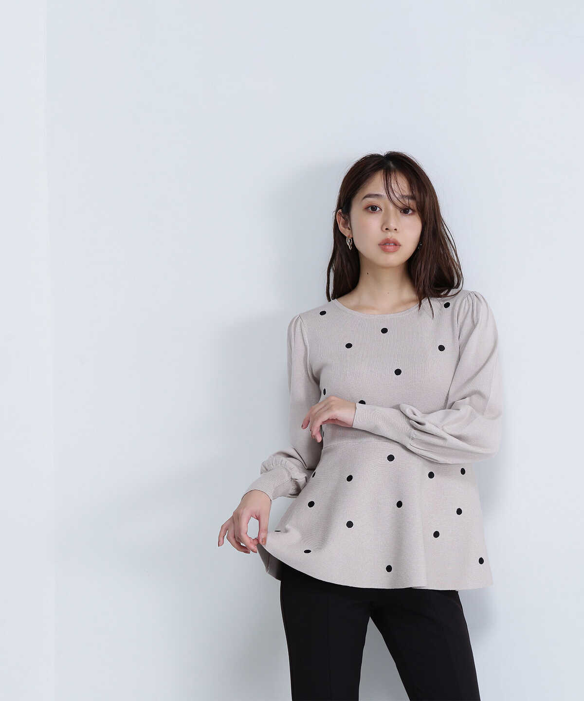 【美品】CADUNEカデュネ ドット刺繍ペプラムニット 美品】CADUNEカデュネ ドット刺繍ペプラムニット （驚きの価格が