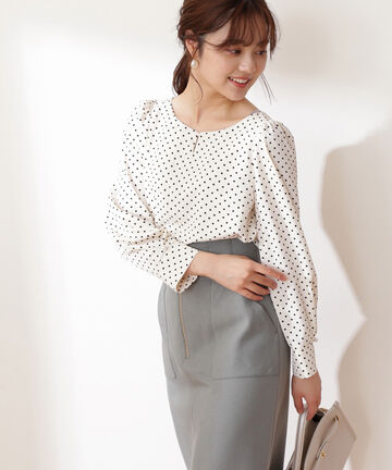 デザインスリーブパールブラウス