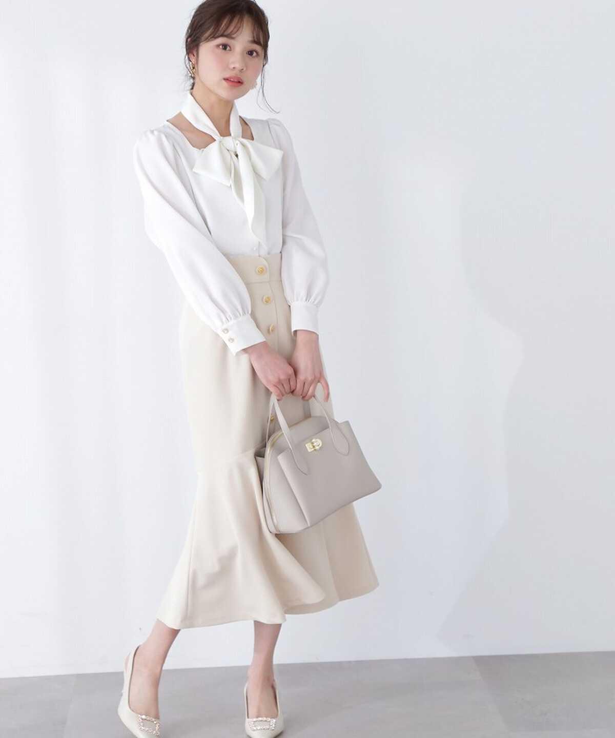 【美人百花4月号 掲載商品】リボン付きブラウス WEB限定カラー：ネイビー