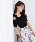 【鈴木愛理さん着用】ショルダーフリルニット