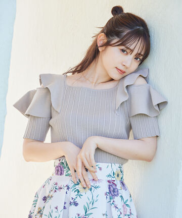 【鈴木愛理さん着用】ショルダーフリルニット
